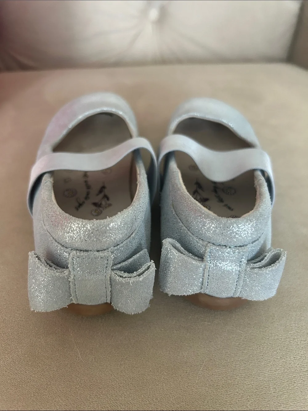Toddler girls size 9 Cinderella blue Disney look shimmer sparkle bows ballet